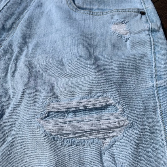 Hollister: Men's Destressed Jean Shorts - Picture 7 of 7